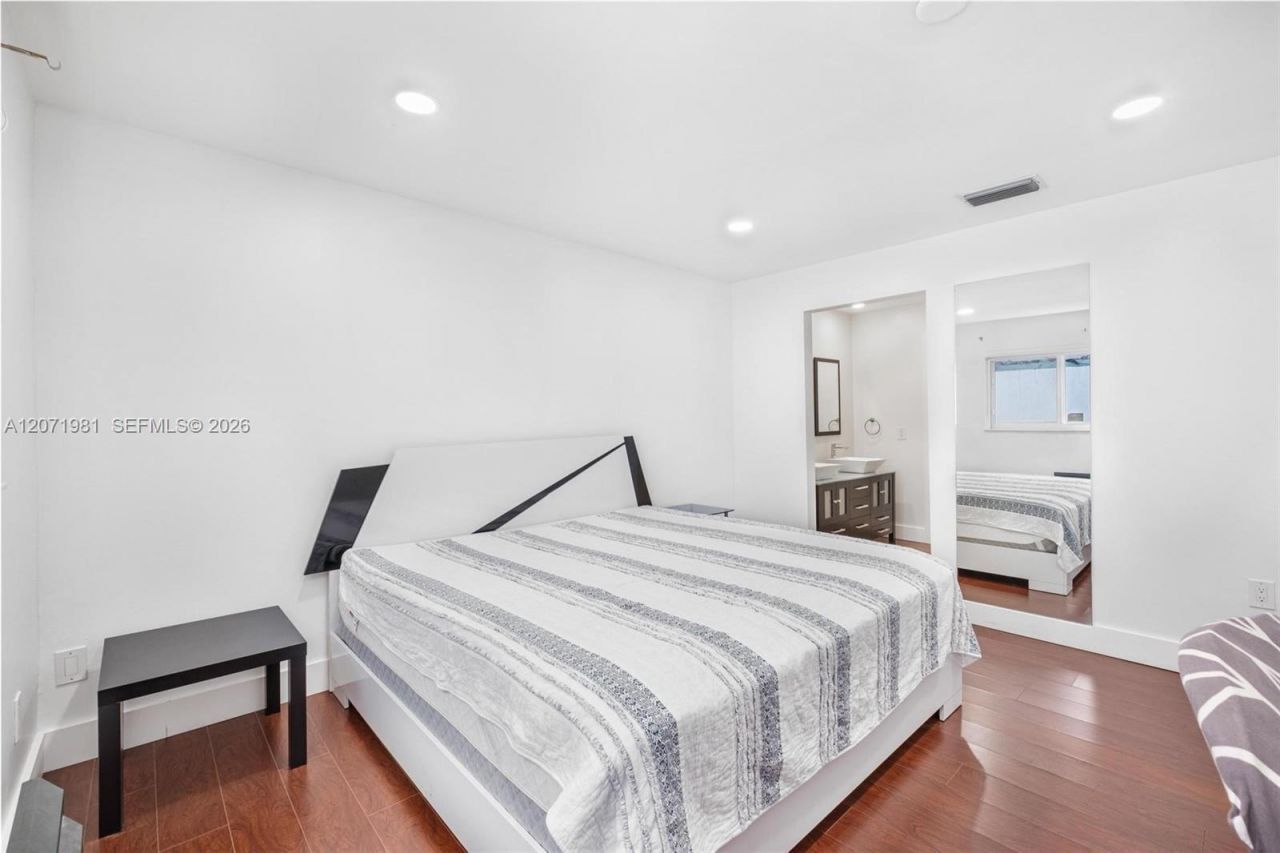 2430 SW 22nd Ter , Miami, FL 33145 Photo