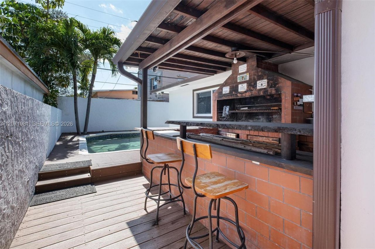 2430 SW 22nd Ter , Miami, FL 33145 Photo