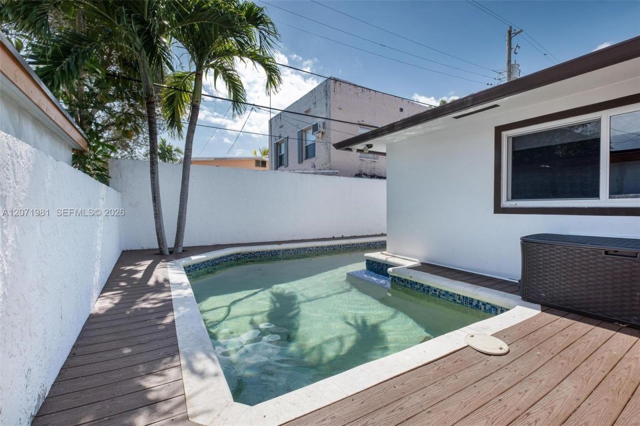 2430 SW 22nd Ter , Miami, FL 33145 Photo