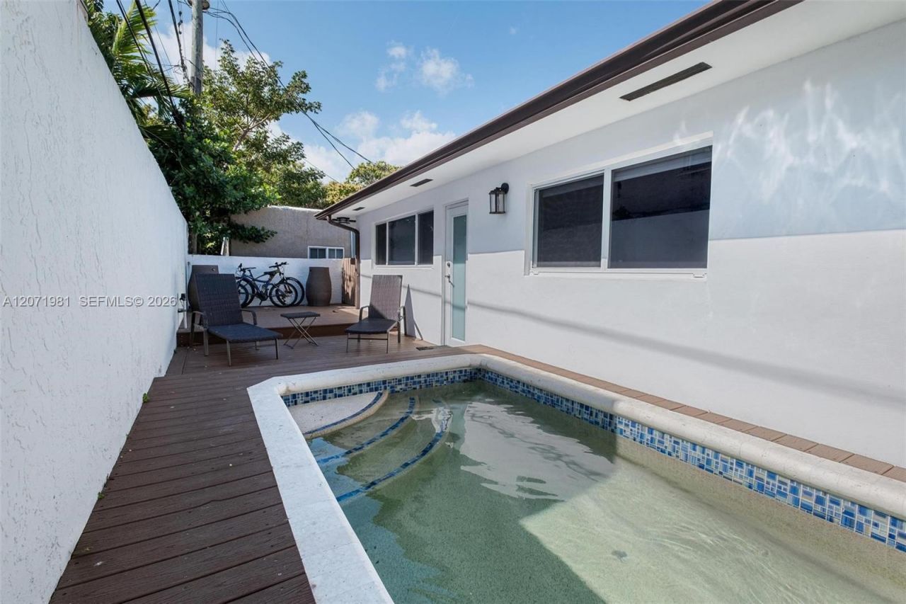 2430 SW 22nd Ter , Miami, FL 33145 Photo