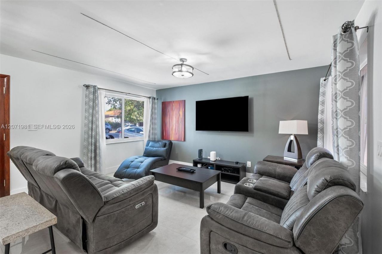 2430 SW 22nd Ter , Miami, FL 33145 Photo