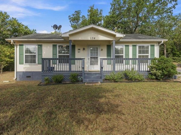 134 Tejas ST, Smithville, TX 78957