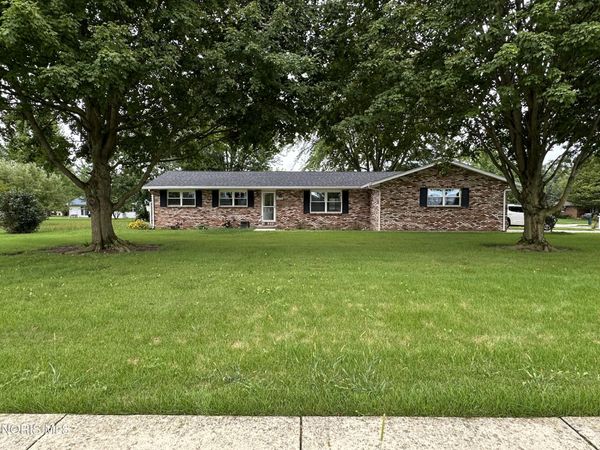 629 W Lima Avenue, Ada, OH 45810