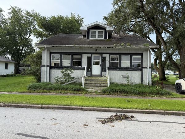 107 W State Street , Morocco, IN 47963