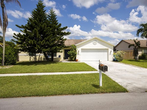 35 CEDAR Circle, Boynton Beach, FL 33436