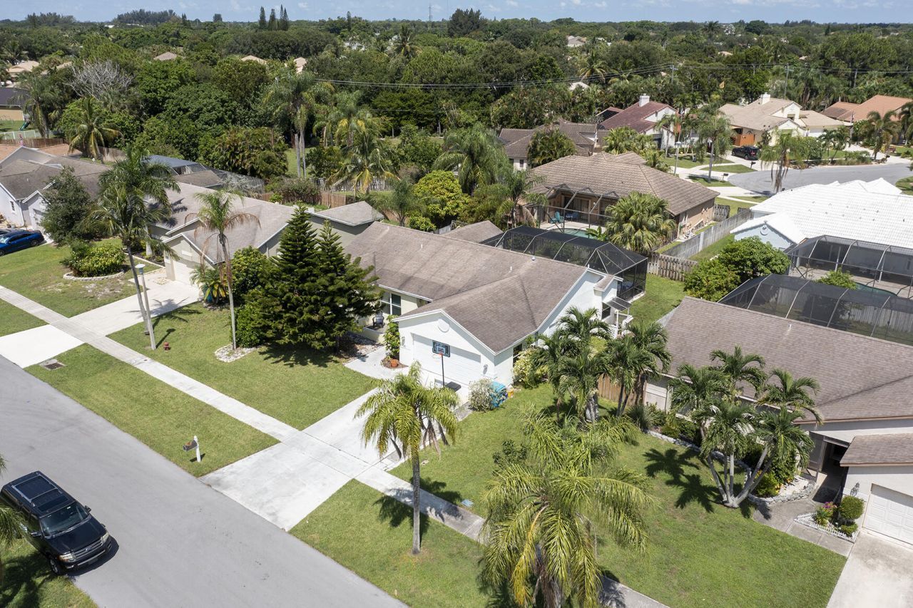 35 Cedar Circle, Boynton Beach, FL 33436 Photo