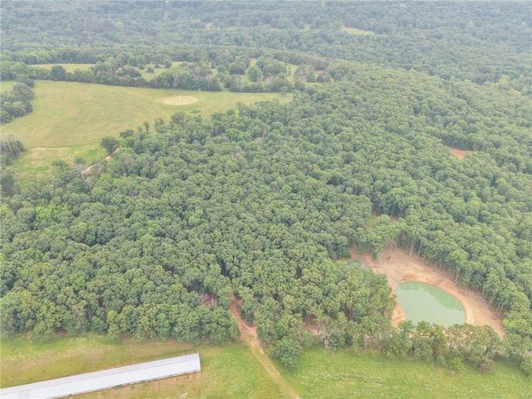 000 Madison 2220 , Huntsville, AR 72740