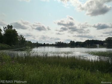 W Peterson Drive, Hartland Township, Mi 48114