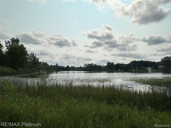 W Peterson Drive, Hartland Township, Mi 48114