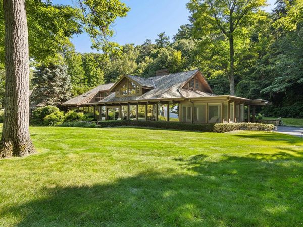 7200 Peninsula Drive, Traverse City, MI 49686