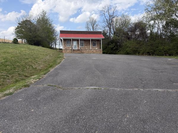 404 Oakland Road , Sweetwater, TN 37874