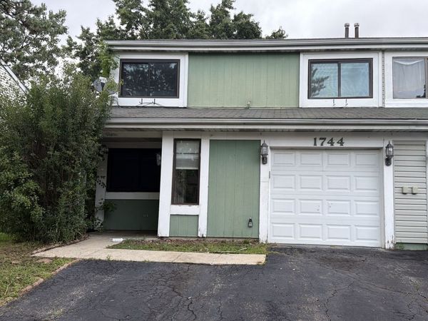 1744 DE FOREST Lane , Hanover Park, IL 60133