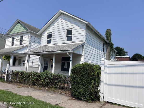 136 E Ridge Street, Nanticoke, PA 18634