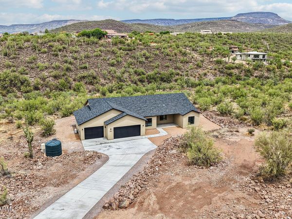 2246 E MANANA Road, New River, AZ 85087