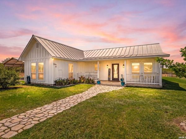 977 PRIVATE ROAD 1688, Moore, TX 78057