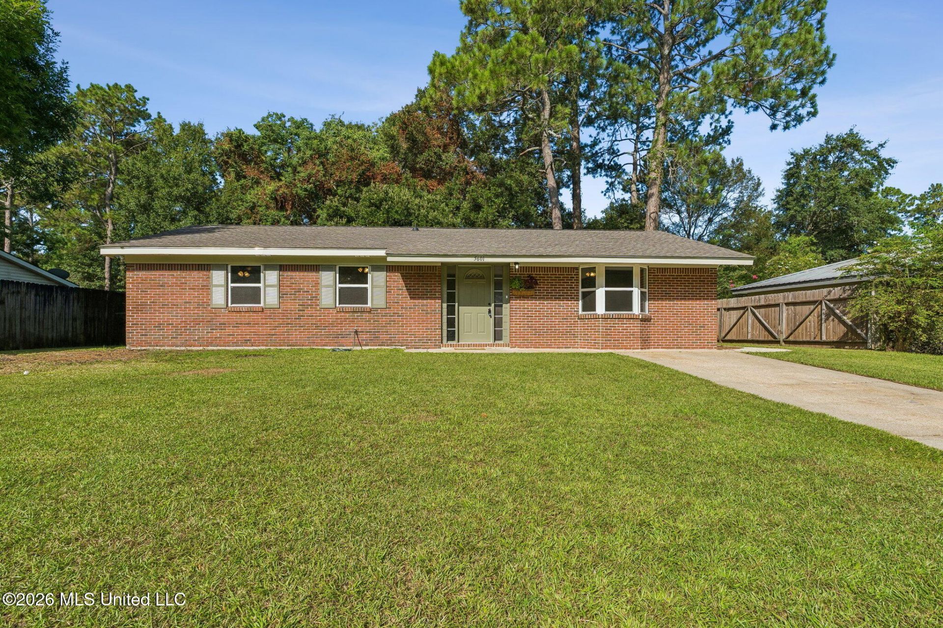 5601 Wellington Drive, Gautier, MS 39553 Main Photo