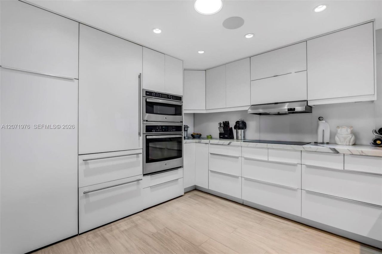 5600 Collins Ave, Unit 11S, Miami Beach, FL 33140 Photo