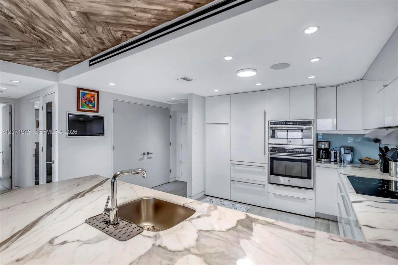 5600 Collins Ave, Unit 11S, Miami Beach, FL 33140 Photo