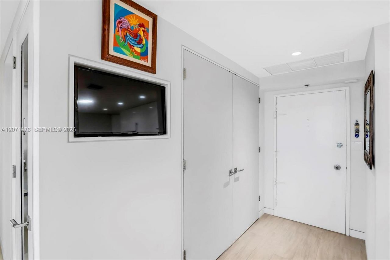 5600 Collins Ave, Unit 11S, Miami Beach, FL 33140 Photo