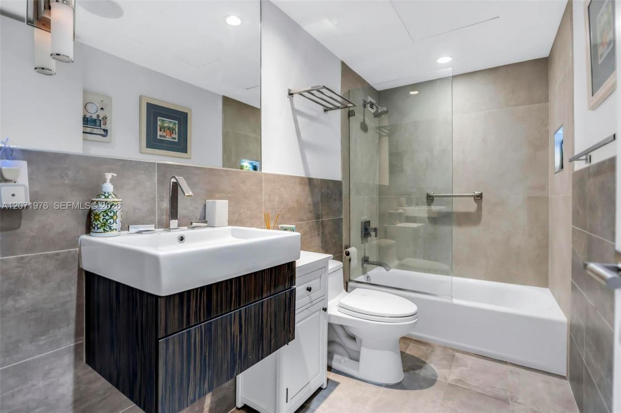 5600 Collins Ave, Unit 11S, Miami Beach, FL 33140 Photo