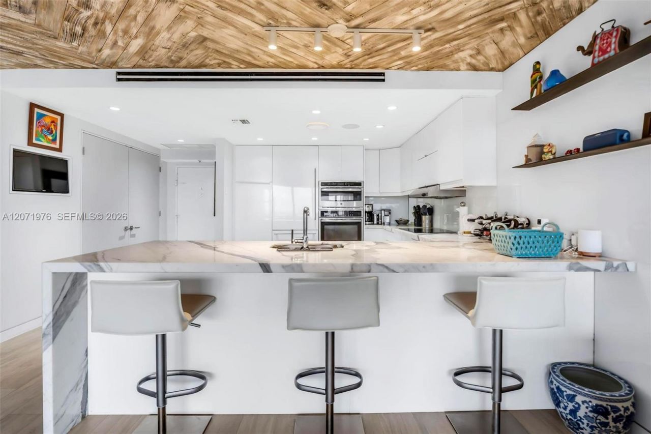 5600 Collins Ave, Unit 11S, Miami Beach, FL 33140 Photo