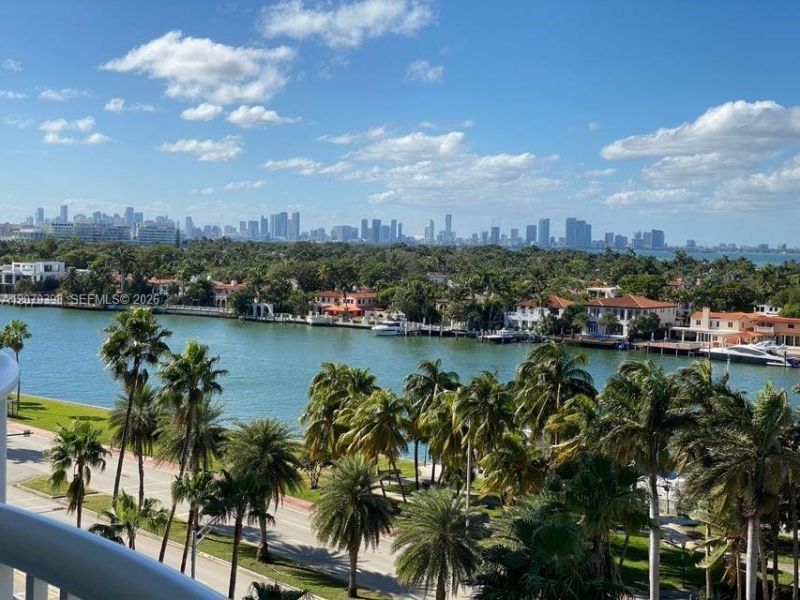 5401 Collins Ave , Unit 620, Miami Beach, FL 33140 Photo