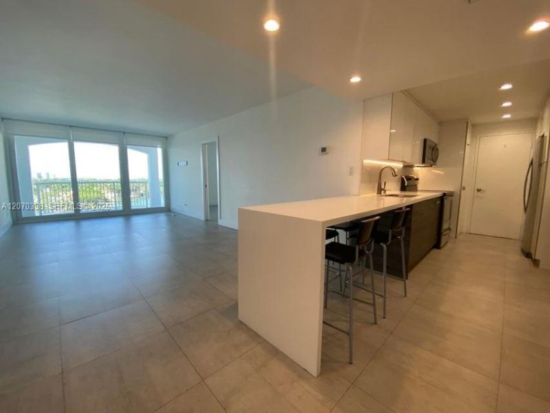 5401 Collins Ave , Unit 620, Miami Beach, FL 33140 Photo