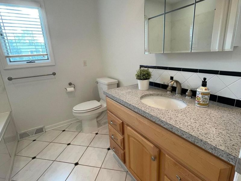 4755 Teter Court , Columbus, OH 43220 Photo 33