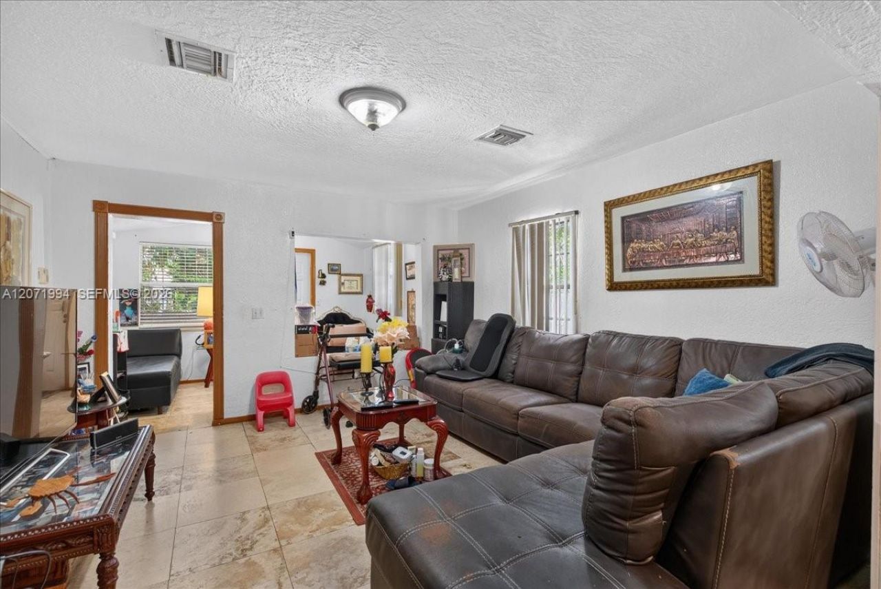 1925 NW 85th St, Miami, FL 33147 Photo