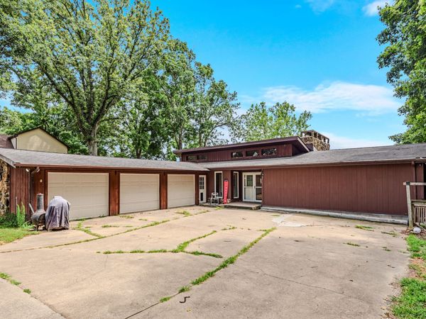 16451 E Lake Shore Drive N, Hope, IN 47246