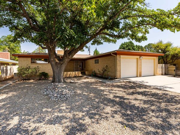 720 Manzano Street NE, Albuquerque, NM 87110