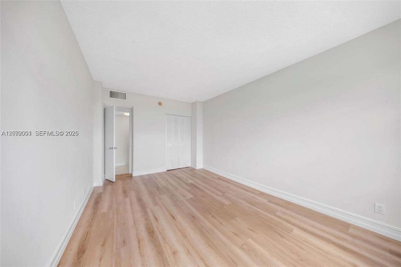 1455 N Treasure Dr , Unit 7J, North Bay Village, FL 33141 Photo