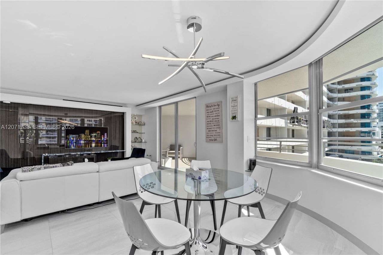 5555 Collins Ave , Unit 5A, Miami Beach, FL 33140 Photo