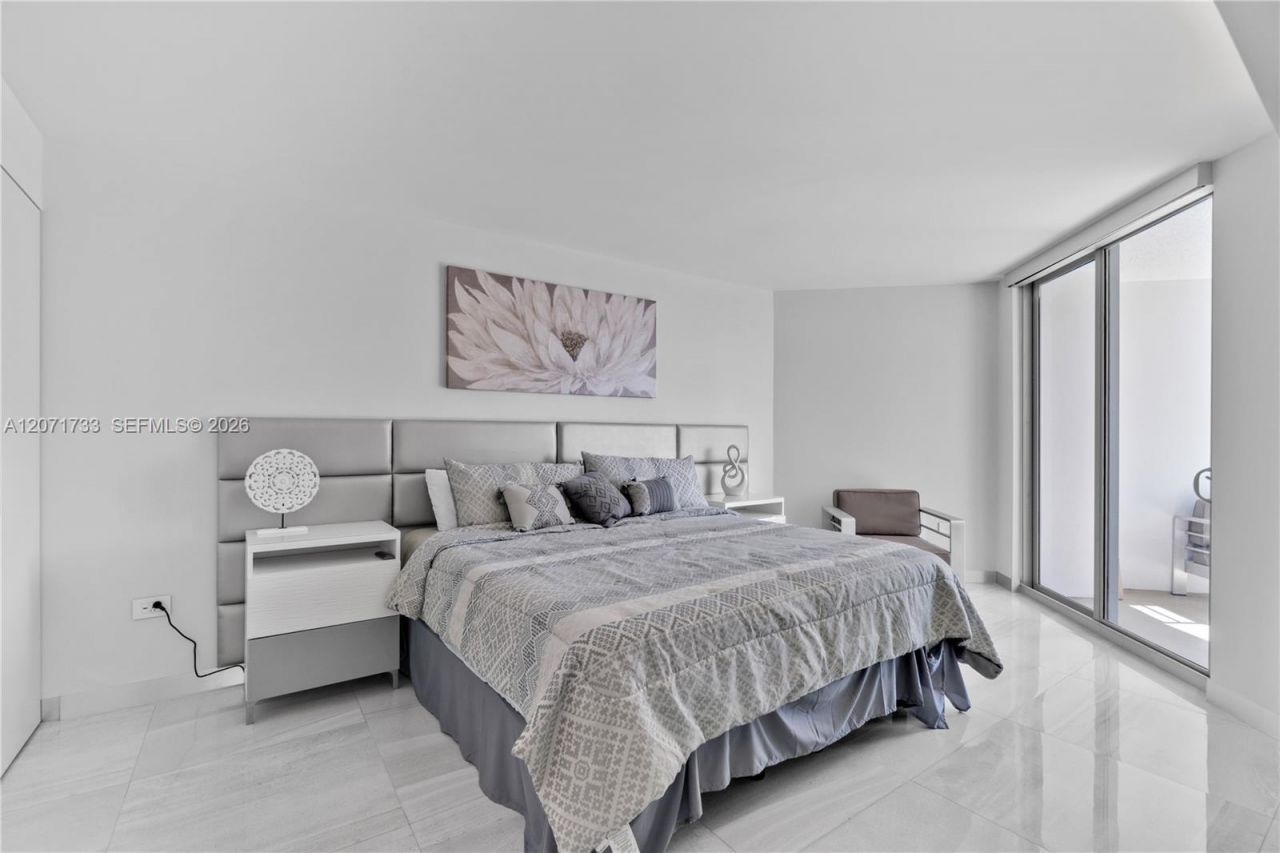 5555 Collins Ave , Unit 5A, Miami Beach, FL 33140 Photo