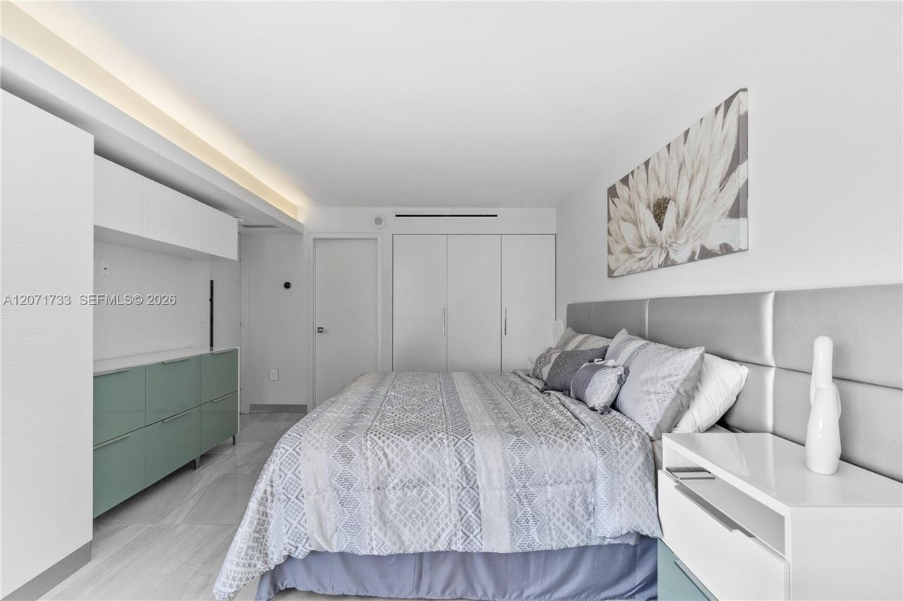 5555 Collins Ave , Unit 5A, Miami Beach, FL 33140 Photo
