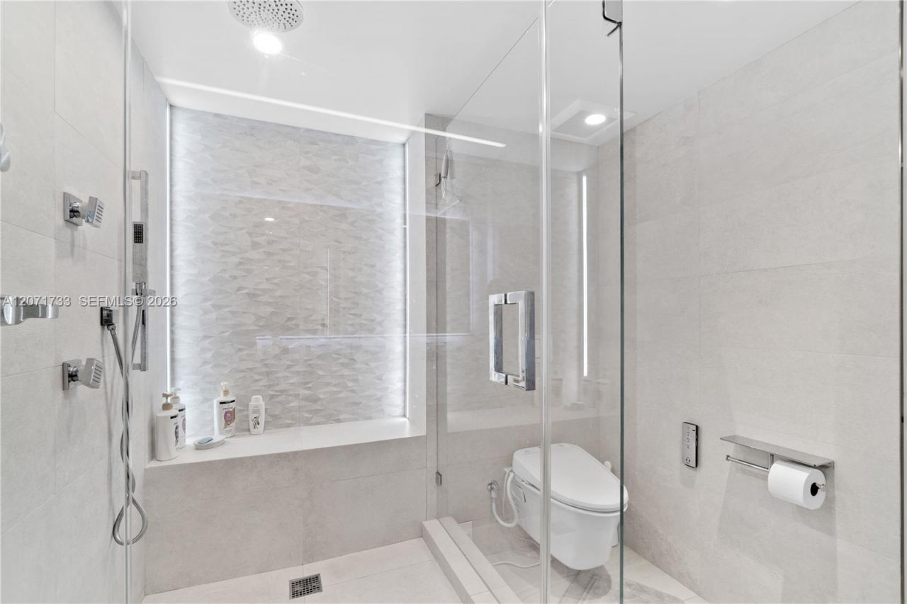 5555 Collins Ave , Unit 5A, Miami Beach, FL 33140 Photo
