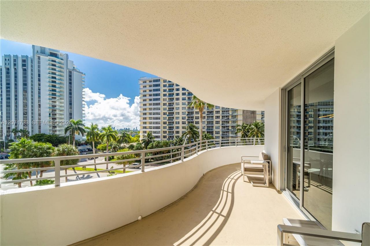 5555 Collins Ave , Unit 5A, Miami Beach, FL 33140 Photo