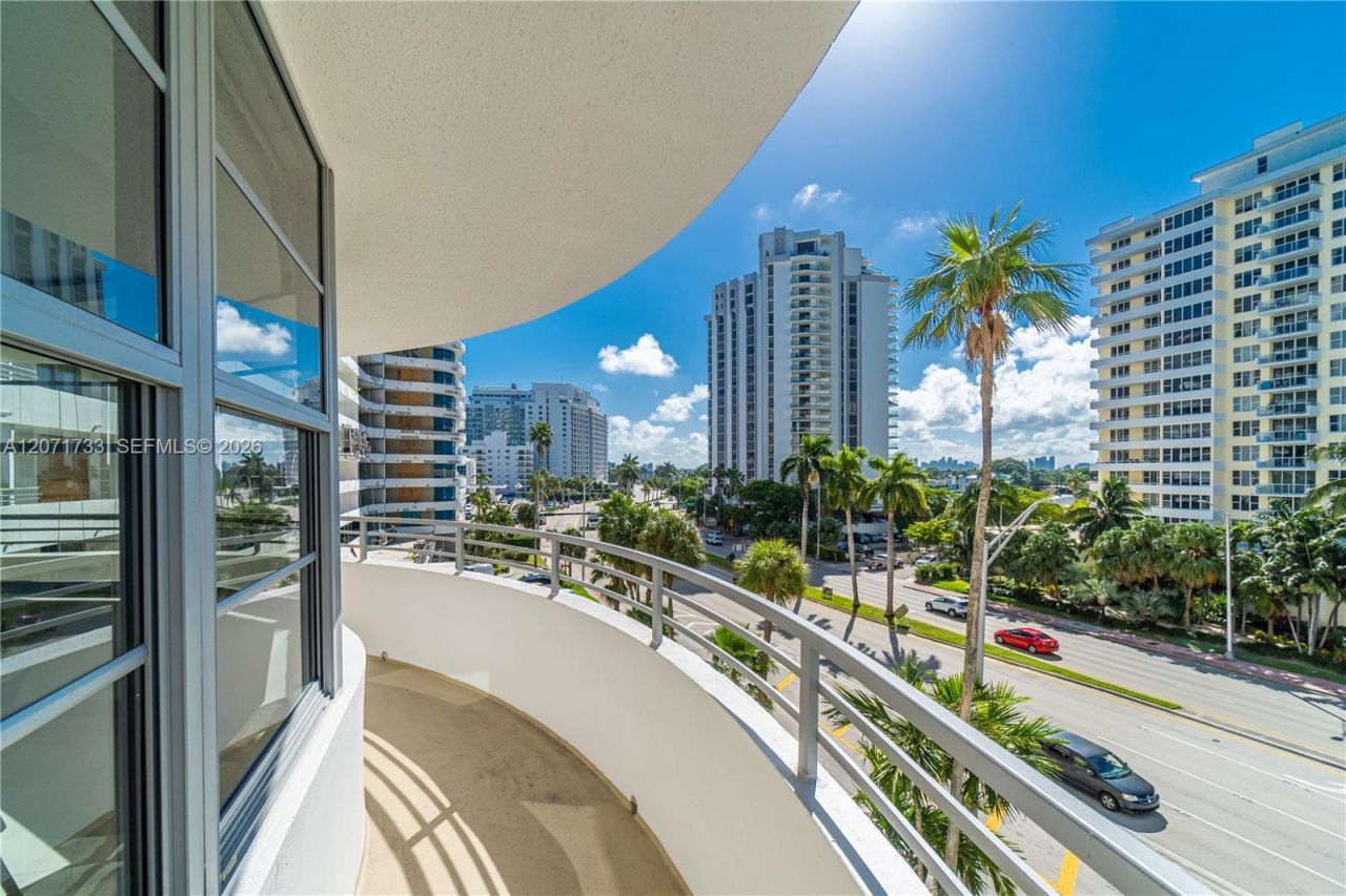 5555 Collins Ave , Unit 5A, Miami Beach, FL 33140 Photo
