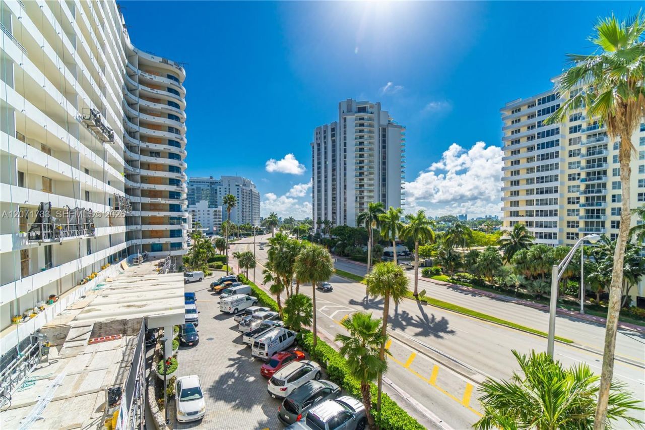 5555 Collins Ave , Unit 5A, Miami Beach, FL 33140 Photo