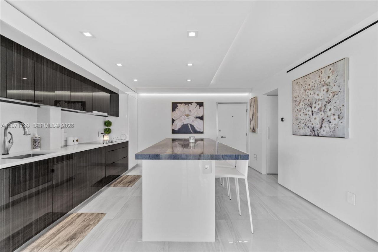 5555 Collins Ave , Unit 5A, Miami Beach, FL 33140 Photo