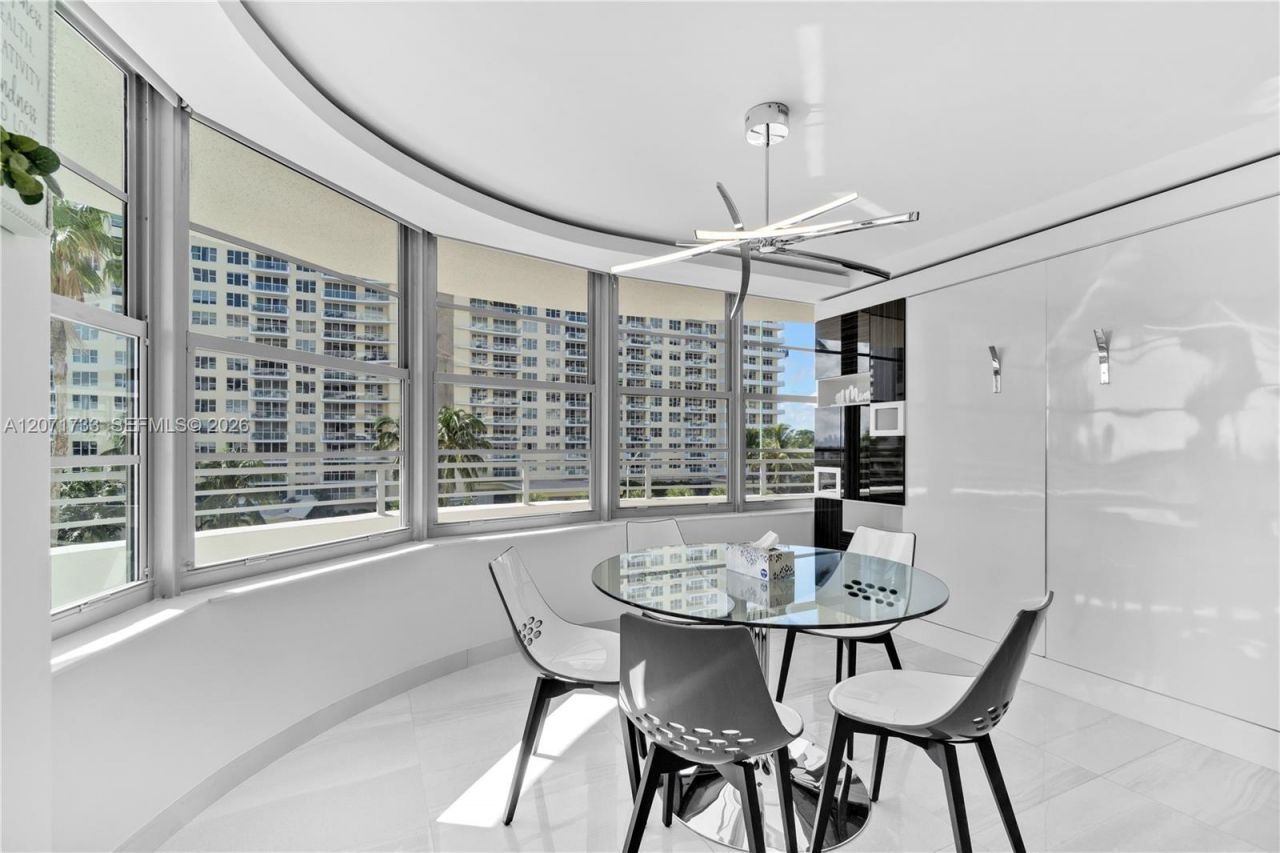 5555 Collins Ave , Unit 5A, Miami Beach, FL 33140 Photo