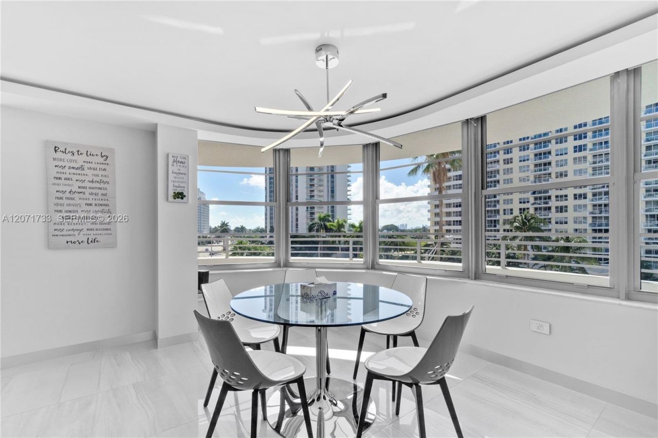 5555 Collins Ave , Unit 5A, Miami Beach, FL 33140 Photo