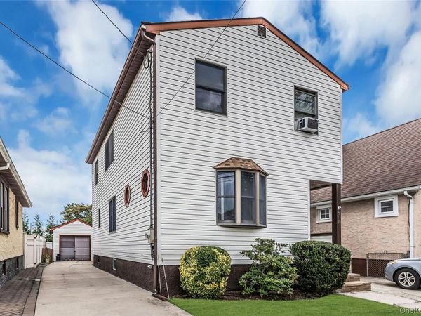 962 Gabriel Avenue, Franklin Square, NY 11010
