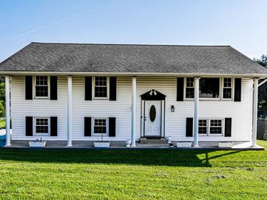 16 Deerfield Avenue, Grafton, WV 26354