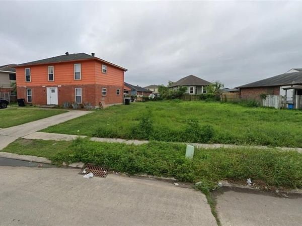 5242 E LEMANS Street, New Orleans, LA 70129