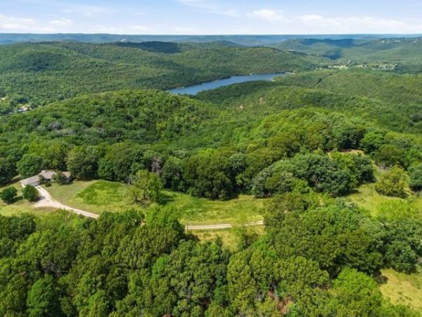 347 Ridgeline Road , Eureka Springs, AR 72632