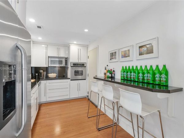 90 Edgewater Dr , Unit 917, Coral Gables, FL 33133