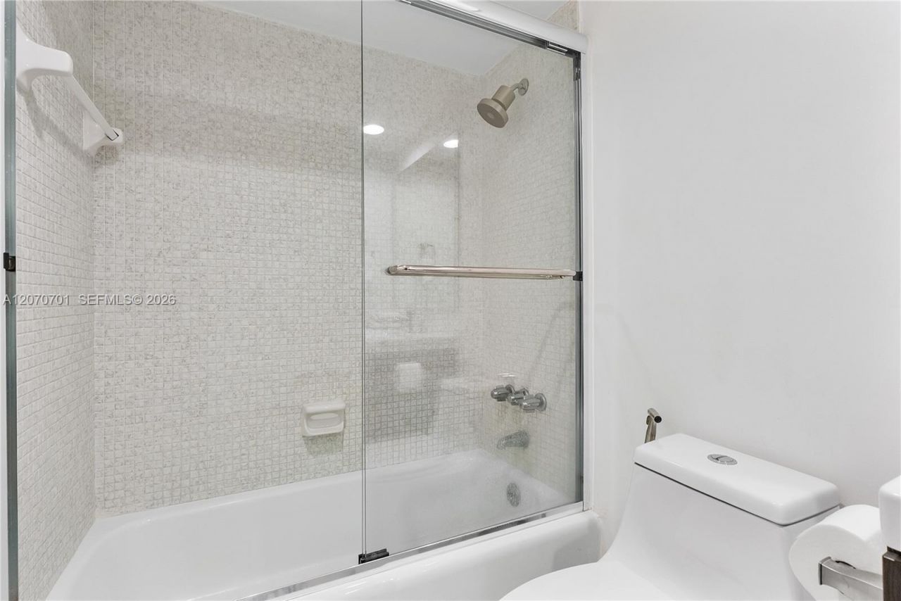 90 Edgewater Dr , Unit 917, Coral Gables, FL 33133 Photo