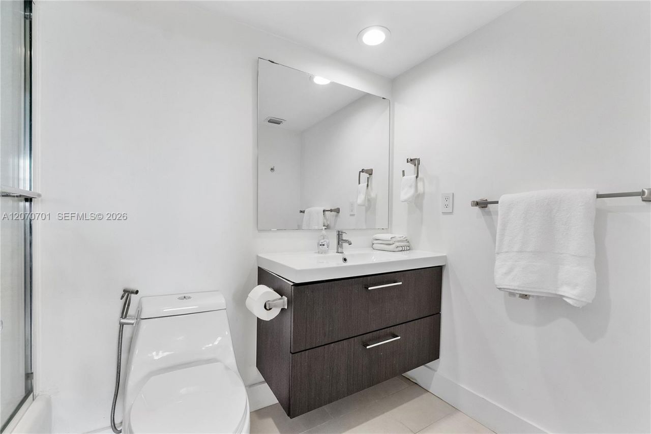 90 Edgewater Dr , Unit 917, Coral Gables, FL 33133 Photo
