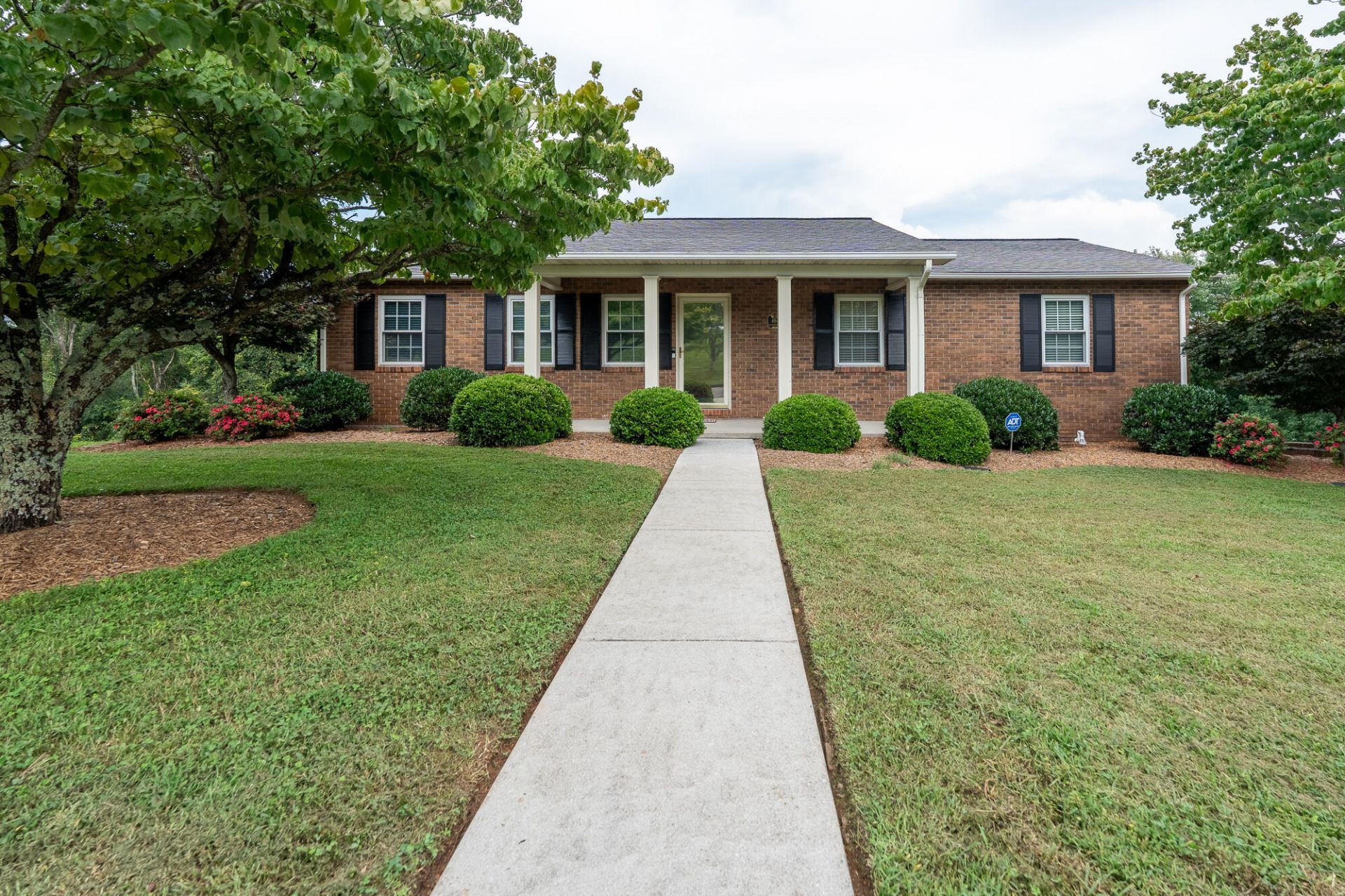 494 Beechwood Circle, Morristown, TN 37814 Main Photo